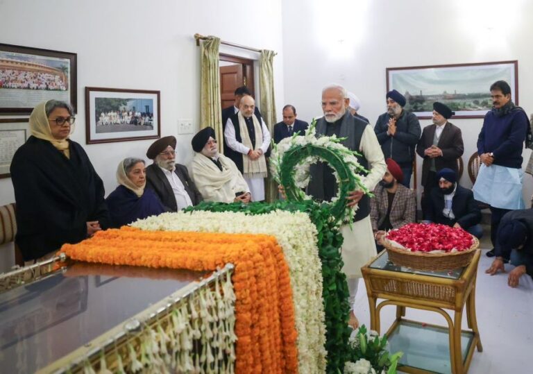 Modi homage to Manmohan singh