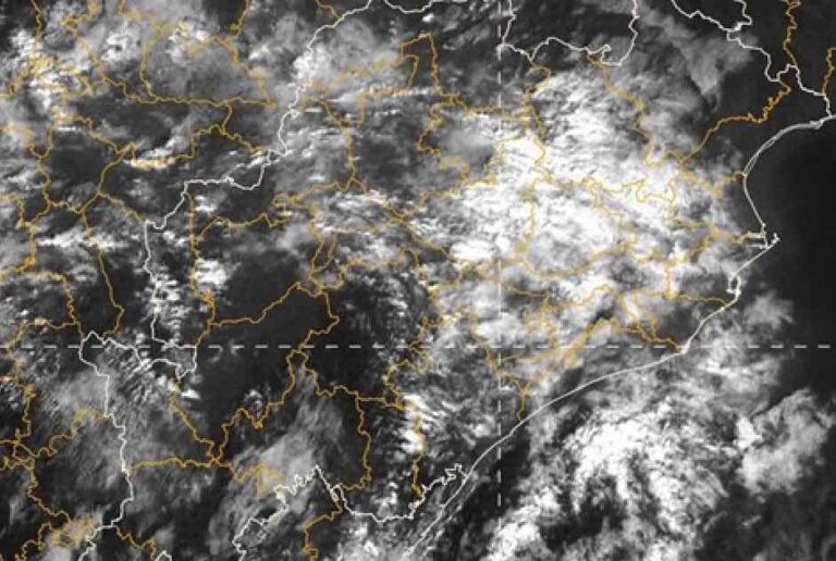 Low Pressure Over Bay: Rain Likely In Cuttack & 7 Odisha Dists In 3 Hours, IMD Issues Yellow Alert