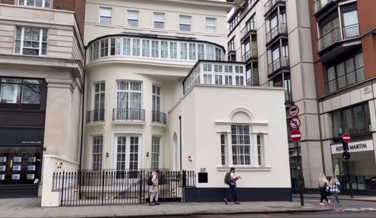 Viral Video Of Shah Rukh Khan’s Luxurious London Home Leaves Fans Miffed; Know Why