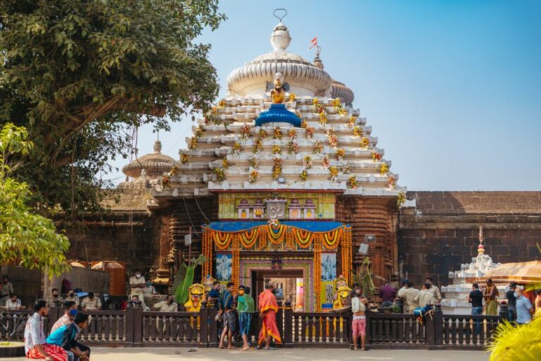 Makar Sankranti Rituals Stalled At Bhubaneswar Lingaraj Temple After Dispute Between Servitor Groups