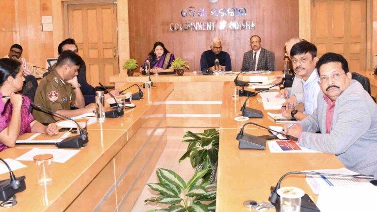 Gadkari Seeks CM Majhi’s Help To Save Lives As Odisha Launches ‘Come Home Safe’ Campaign