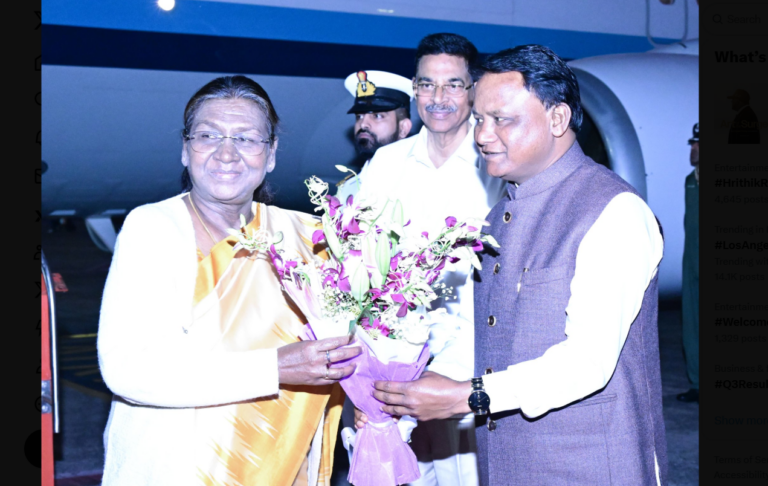 President Murmu Reaches Bhubaneswar; To Confer Pravasi Bharatiya Samman Tomorrow