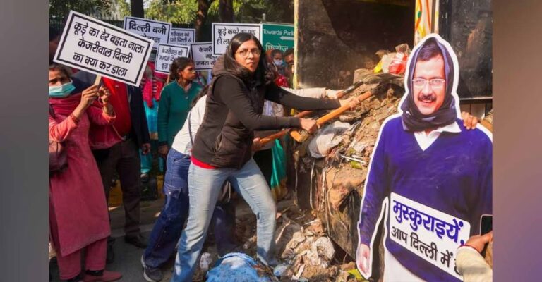 Swati maliwal outside Kejriwal house