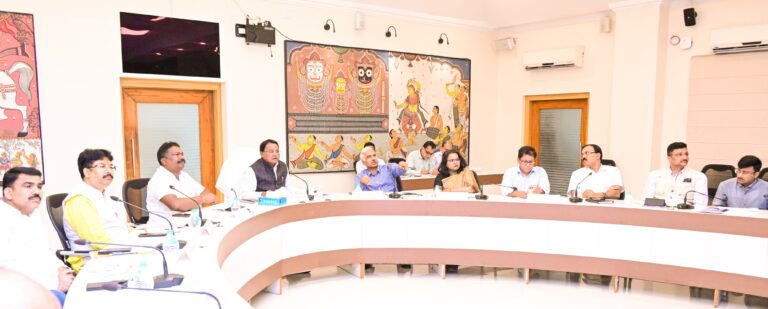 Odisha CM Reviews Expenditure, Urges Depts To Utilise 85% Of Budget By March End