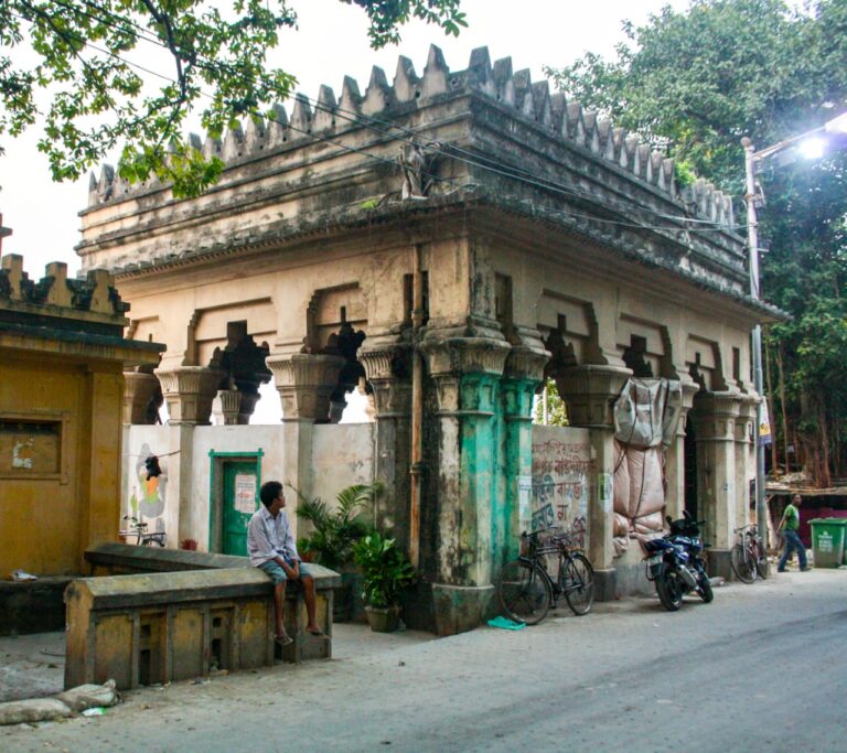 2 Women Held In Kolkata With Headless Body Of Relative In Trolley Bag