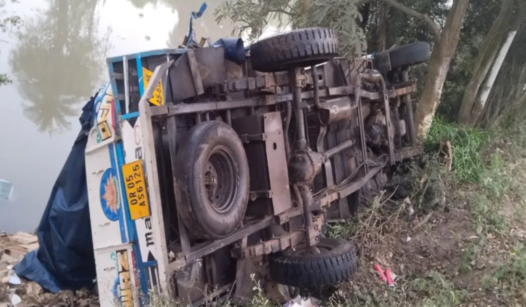 Helper Killed As Liquor-Laden Truck Overturns Near Odisha’s Paradip