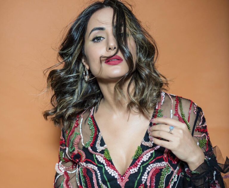 Cancer Survivor Hina Khan Takes A Dig At Rozlyn Khan