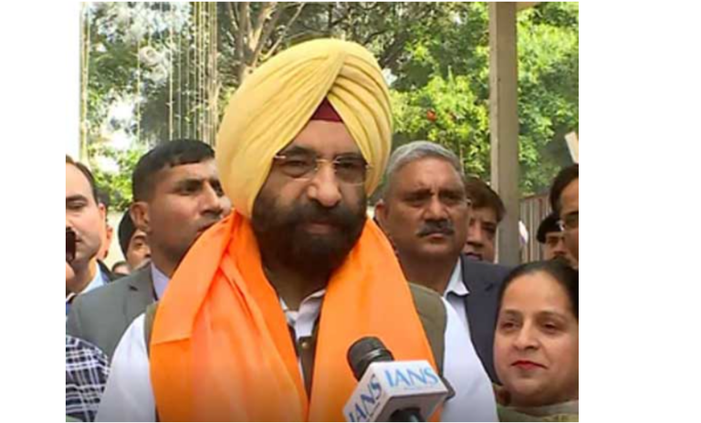 No Fuel For Vehicles Older Than 15 Years In Delhi From April 1