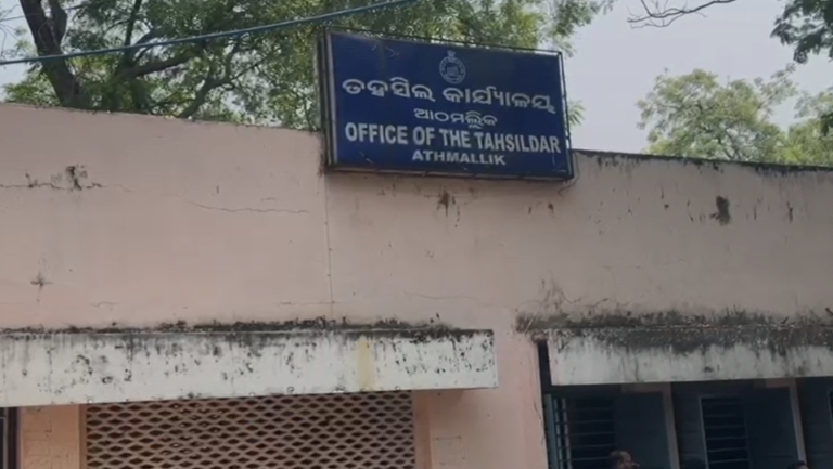 Odisha Vigilance Nabs Sr Revenue Assistant While Taking Rs 20K Bribe