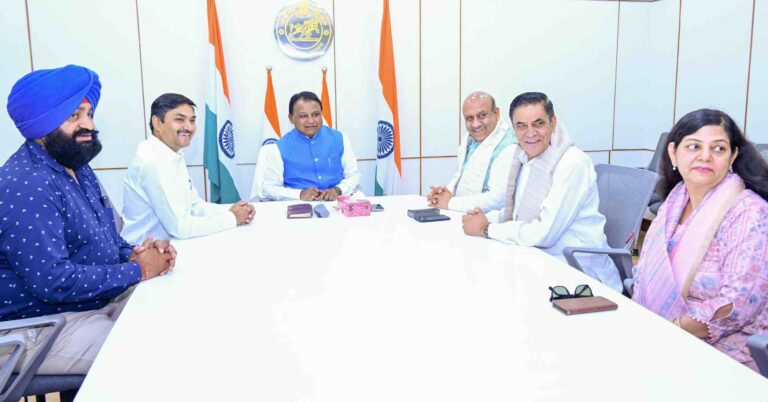 CM Mohan Majhi Meets Delhi Assembly Delegation In Odisha To Take Lesson On e-Vidhan