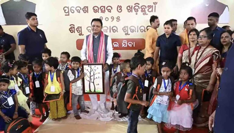 Shishu Vatika Launch: Odisha CM Attends ‘Pravesh Utsav’, ‘Khadi Chhuan’ For Preschooler
