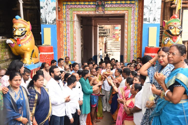 Prayers For Smooth & Successful Arthritis Surgery Of Naveen Patnaik In Mumbai Today