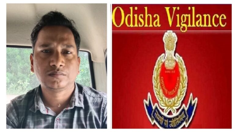 Odisha Vigilance Nabs Accountant While Taking Bribe From Teacher