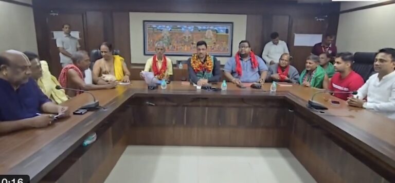 SJTA Holds Discussions With Servitors For Smooth Conduct Of Puri Rath Yatra