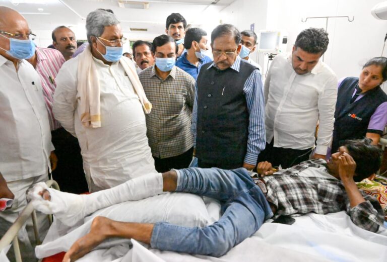 Siddaramaiah at hospital