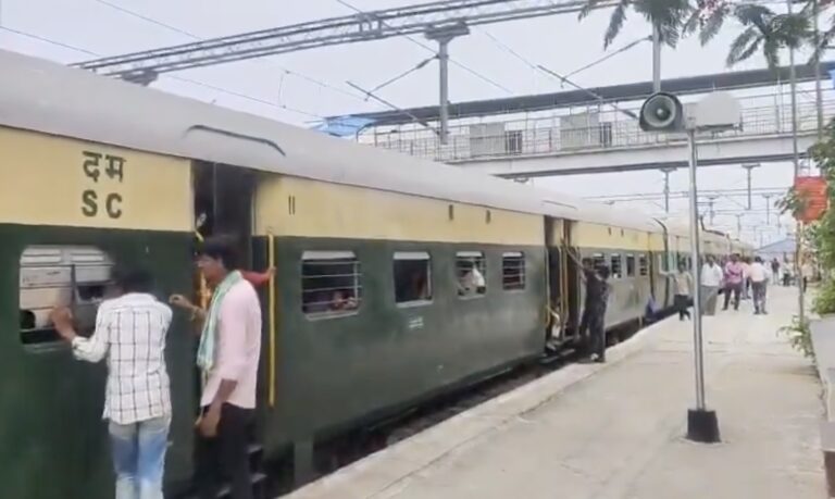Robbery Attempt Foiled On Bhubaneswar-Secunderabad Visakha Express In Andhra