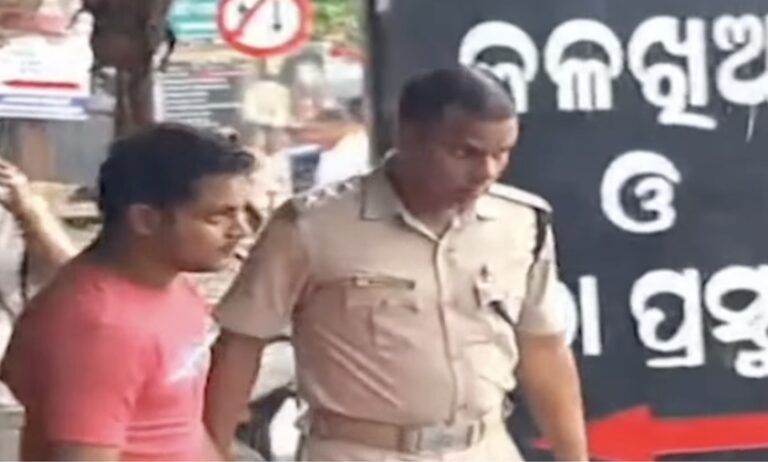 Man Suspects Girlfriend May Marry Someone Else, Stabs Her 16 Times In Berhampur Lodge