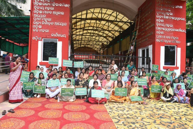 BJD Women’s Wing Holds Silent Protest Over Delay In Appointing OSCW Chairperson