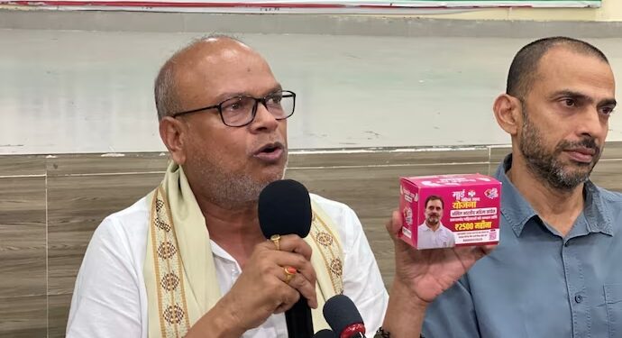 Congress distributing sanitary pads with rahul gandhi pic