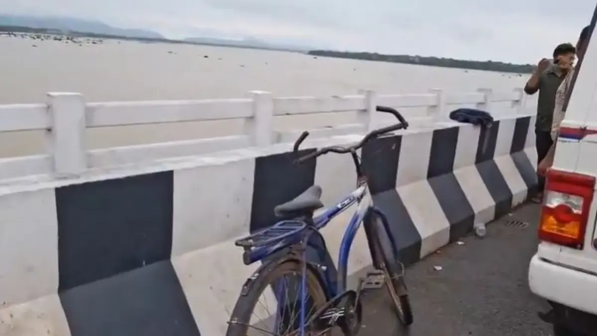 Class IX Girl Rescued Hours After Jumping Into Mahanadi In Odisha’s Sambalpur