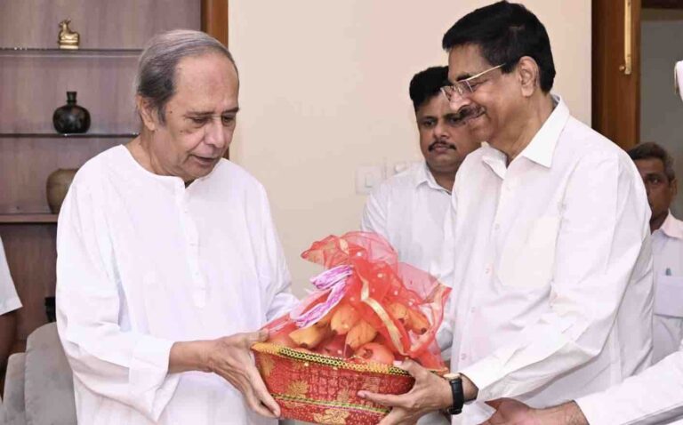 Odisha Guv Visits Naveen Patnaik, Prays To Lord Jagannath For His Good Health