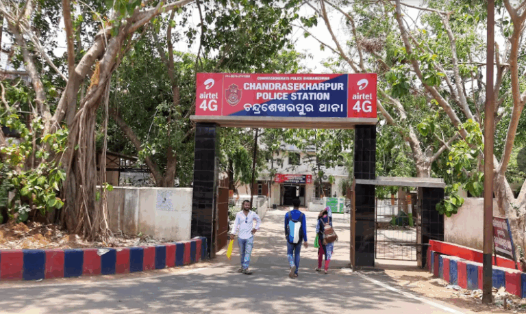 4 Held For Attacking Excise Officials After Raid At Bar In Bhubaneswar