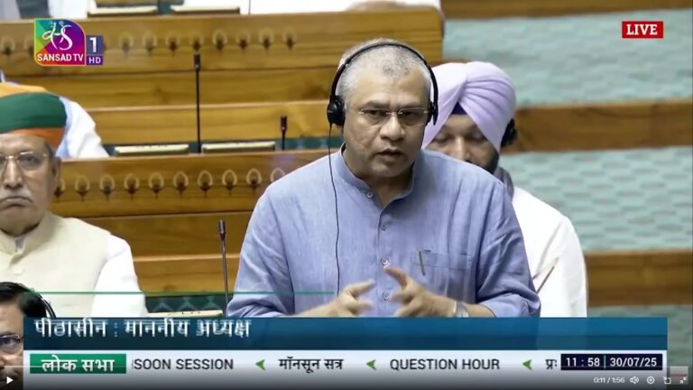 Here’s What Railway Minsiter Said About Real Cause Behind New Delhi Station Stampede