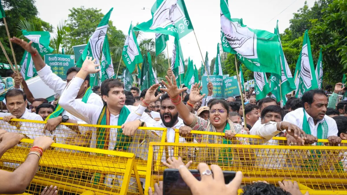 BJD Stages Protest Before Raj Bhavan Over ‘Fertiliser Crisis’ In Odisha, BJP Hits Back