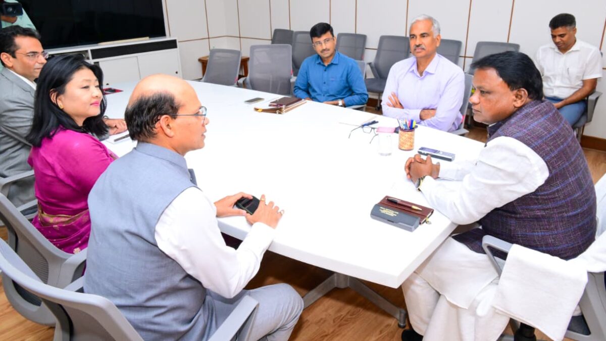 Meeting With IFS Group: CM Majhi Stresses Promotion Of Odisha’s Culture, Handicrafts In Europe