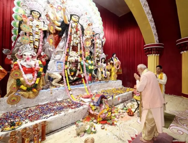 PM Modi aarti at durga puja