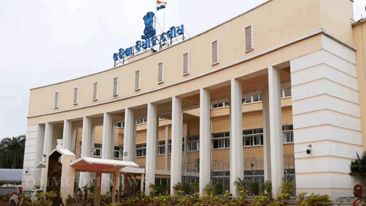 100 Business Establishments Booked For Violating Odia Signboard Rule