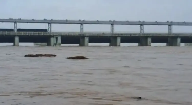 Flood Fear Looms Over Odisha As 5.64L Cusec Flows In Mahanadi At Mundali; Dists Put On Alert