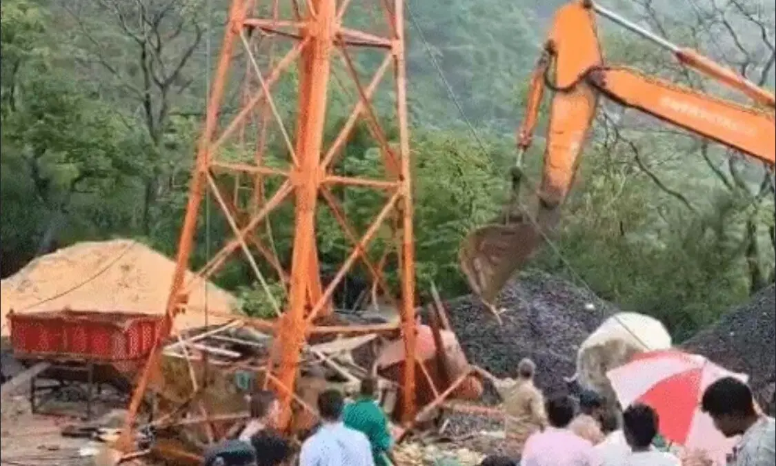 cargo ropeway collapses in Gujarat