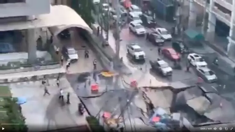 [Watch] Thailand Rushes To Contain Massive Sinkhole In Front Of A Hospital In Bangkok