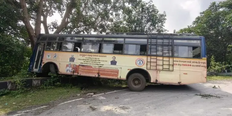 One Killed, 15 Injured As Cuttack-Bound Bus Hits Tree In Odisha’s Kandhamal