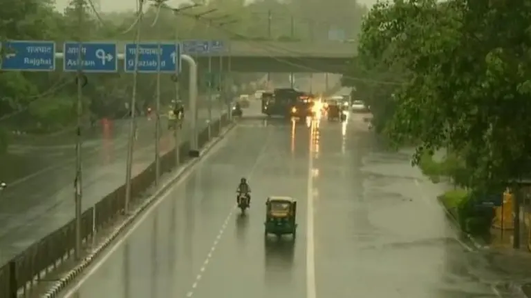 Delhi heavy rains affect flights