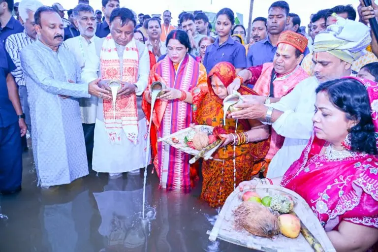 PM Modi Wishes Devotees On Conclusion Of Chhath Puja; Odisha CM Participates In Rituals