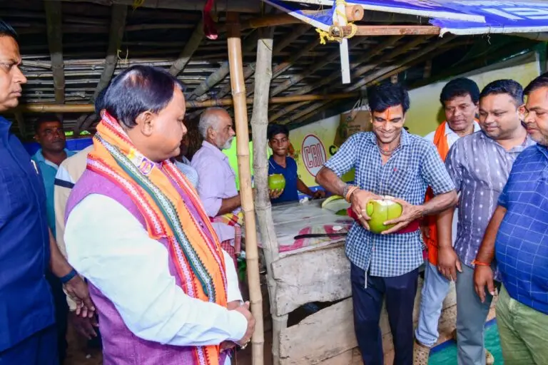 CM Mohan Majhi Gets Down From Car To Relish Tender Coconut On Way To Puri