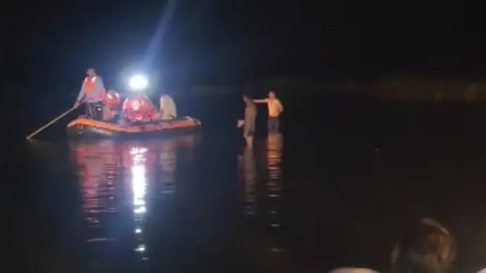 Tractor carrying Durga idol overturns