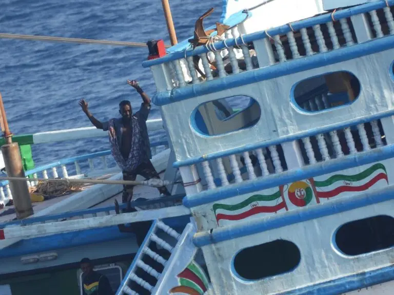 Pakistan hijacks India fishermen boats