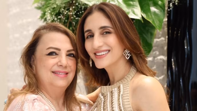 Zarine Khan’s Daughter Slams Media Focus On Mother’s Hindu Cremation, Urges Respect For Grieving Family