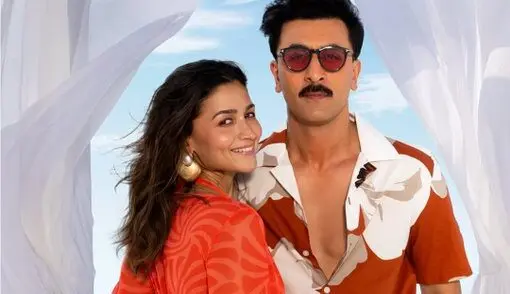 Impressed With Ranbir Kapoor & Alia Bhatt’s Sizzling Chemistry In New Ad, Fans Demand A Rom-Com