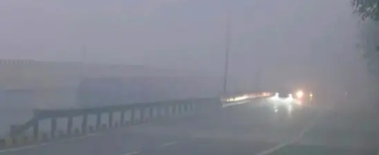 Delhi Wakes Up To Severe Smog; Flights, Trains Delayed Due To Poor Visibility