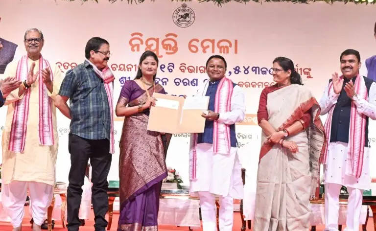 Odisha CM Distributes 1543 Appointment Letters, Warns New Recruits Against Corruption