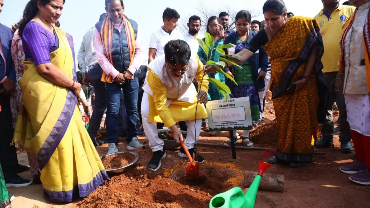 Bhubaneswar Plants Over 1K Saplings At Sainik School Transit Shelter In Major Green Drive