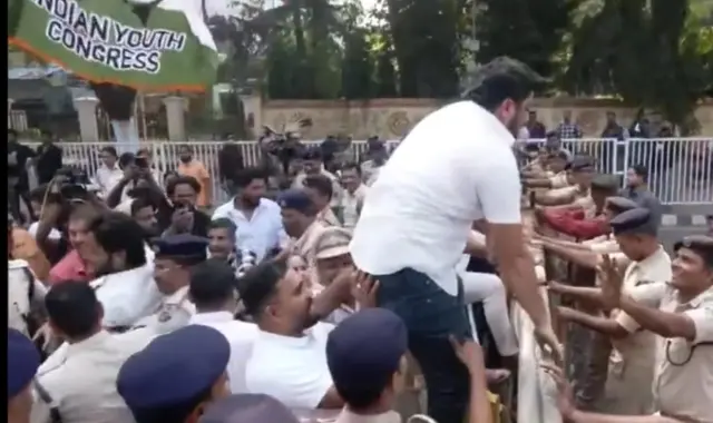 Youth Cong Activists Hurl Eggs While Trying To Gherao Odisha CM’s Residence Over Dhauli Gangrape Case