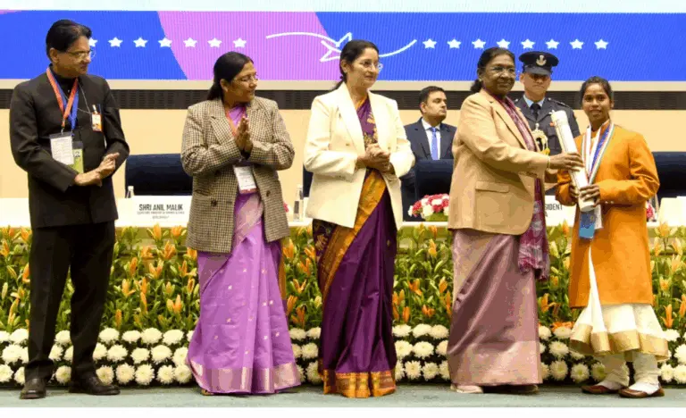 Odisha Weightlifter Jyotsna Sabar Receives Rashtriya Bal Puraskar From President Droupadi Murmu