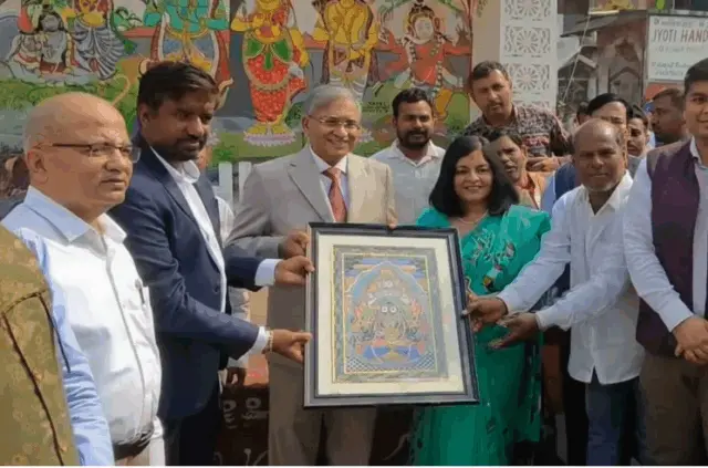 CEC Gyanesh Kumar Visits Heritage Village Raghurajpur, Lauds Odisha’s Art and Culture