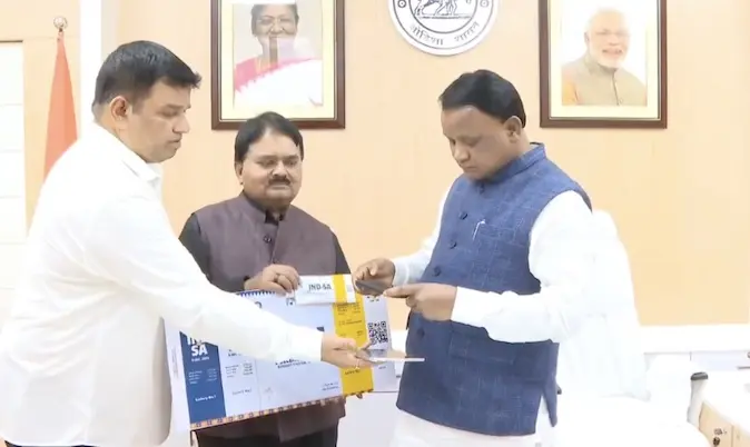 OCA President Presents CM Mohan Majhi Tickets For India–South Africa T20 Clash