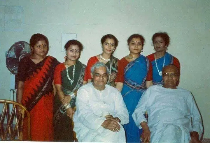 CM Majhi Pays Tribute to Atal Bihari Vajpayee Who Stood By Odisha In Crisis & Development